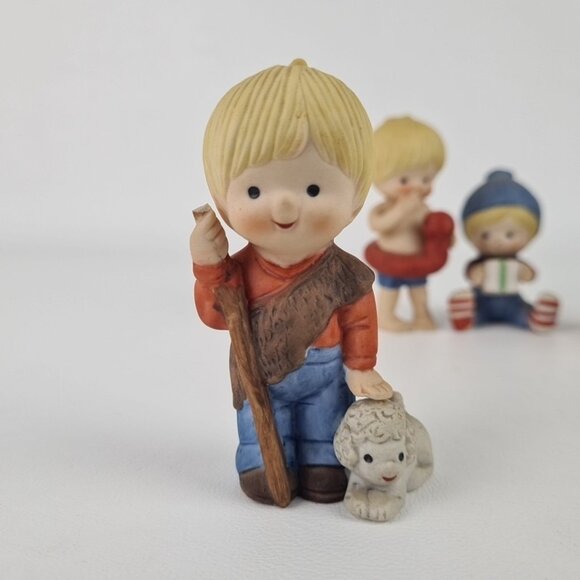 Lot of 4 Enesco Country Cousins Figurines Play Time at Beach Christmas Vntg - Picture 4 of 13